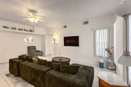 Charming 2BR Apt in Vegas- Pool, Patio, Garden