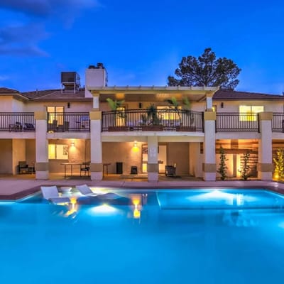 5BR Vegas Pool Villa! Hot Tub, Sauna, Billiards