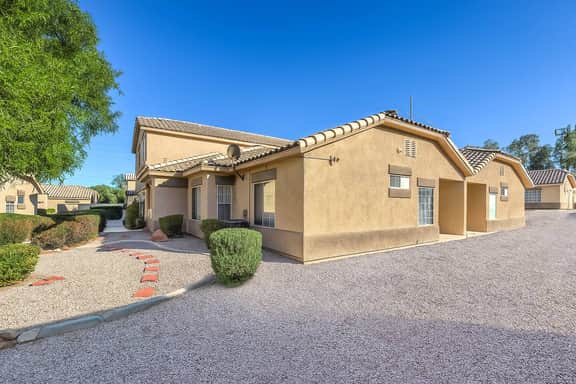 Charming 2BR Apt in Vegas- Pool, Patio, Garden